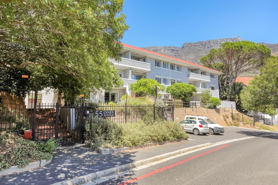 2 Bedroom Property for Sale in Vredehoek Western Cape